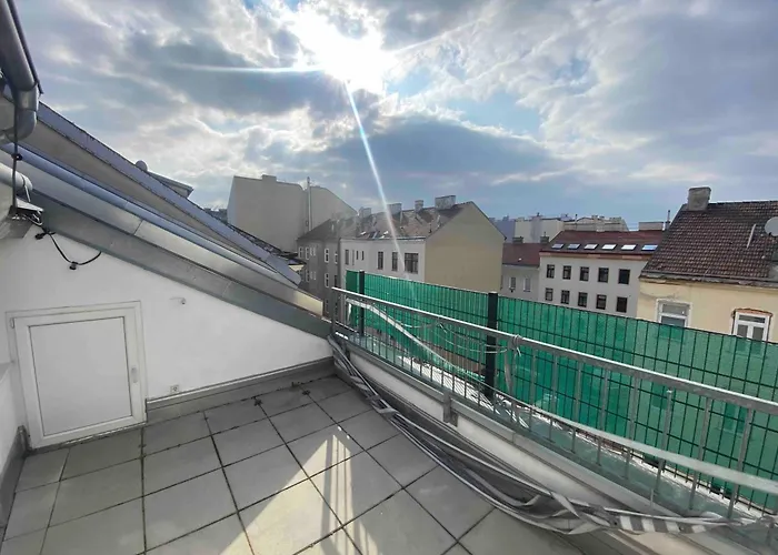 Apartmán Luxury Penthouse Near Metro, Train Station And 15 Mins Center *