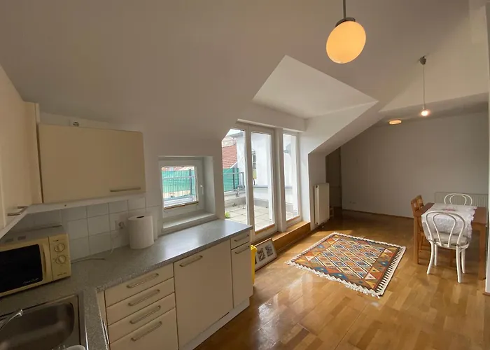 Apartmán Luxury Penthouse Near Metro, Train Station And 15 Mins Center