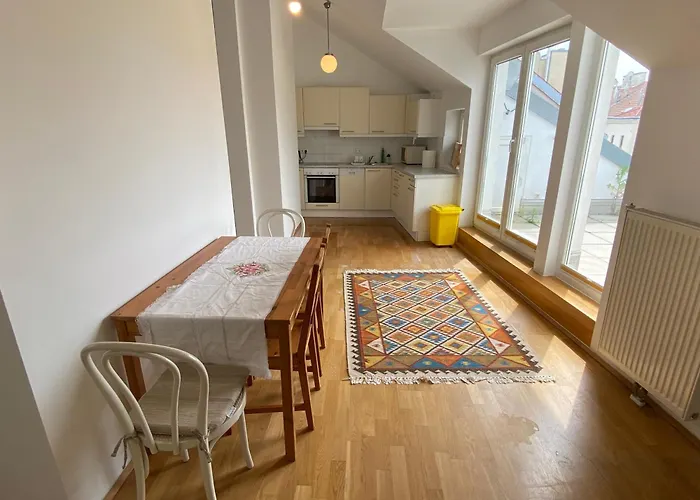 Luxury Penthouse Near Metro, Train Station And 15 Mins Center