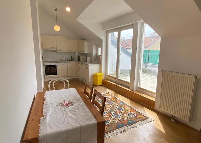 Apartmán Luxury Penthouse Near Metro, Train Station And 15 Mins Center *